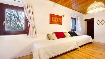 1 bedroom, free WiFi, bed sheets