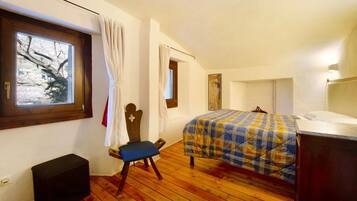 1 quarto, Wi-Fi de cortesia, roupa de cama