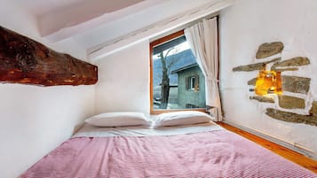 2 bedrooms, free WiFi, bed sheets