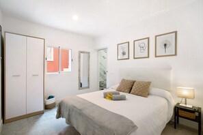 3 عدّة غرف نوم ومكواة/لوح كي وواي فاي مجانًا وملاءات أسرّة