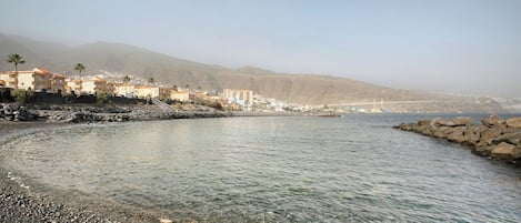 靠近海滩