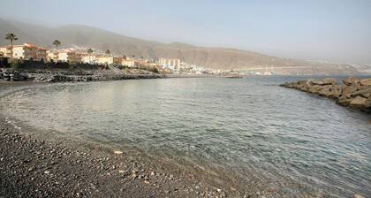 Vacation Home 'El Ramonal Vacacional' with Sea View, Private Terrace and Wi-Fi