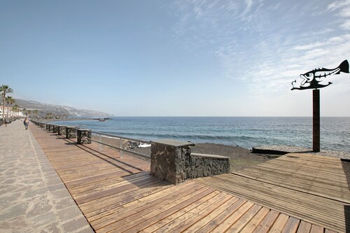 Casa de vacaciones 'El Ramonal Vacacional' con vistas al mar, terraza privada y Wi-Fi