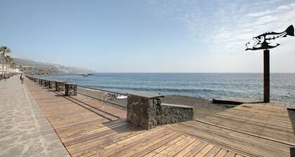 Vacation Home 'El Ramonal Vacacional' with Sea View, Private Terrace and Wi-Fi