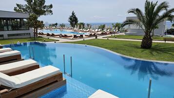 Deluxe Room, Sea View (Sharing Pool) | 2 bedrooms, premium bedding, memory foam beds, free minibar