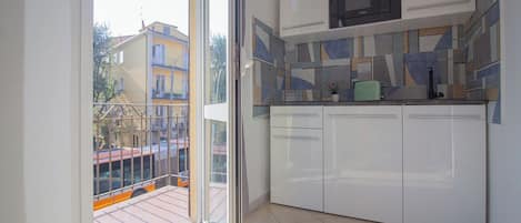 Deluxe Double or Twin Room | Private kitchen | Fridge, stovetop, espresso maker, coffee/tea maker