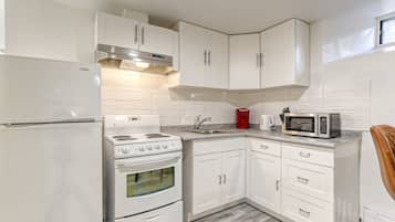 Classic Apartment, 1 Queen Bed | Private kitchen | Full-size fridge, microwave, oven, toaster