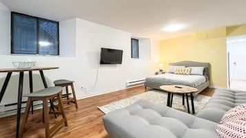 Club Apartment, 1 Bedroom | 1 bedroom, iron/ironing board, free WiFi, bed sheets