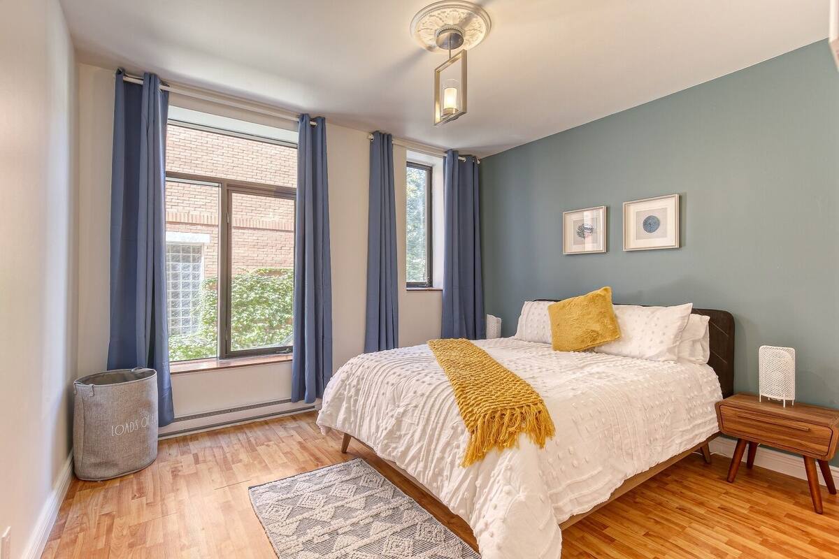 Standard Apartment, 1 Queen Bed | 1 bedroom, iron/ironing board, free WiFi, bed sheets