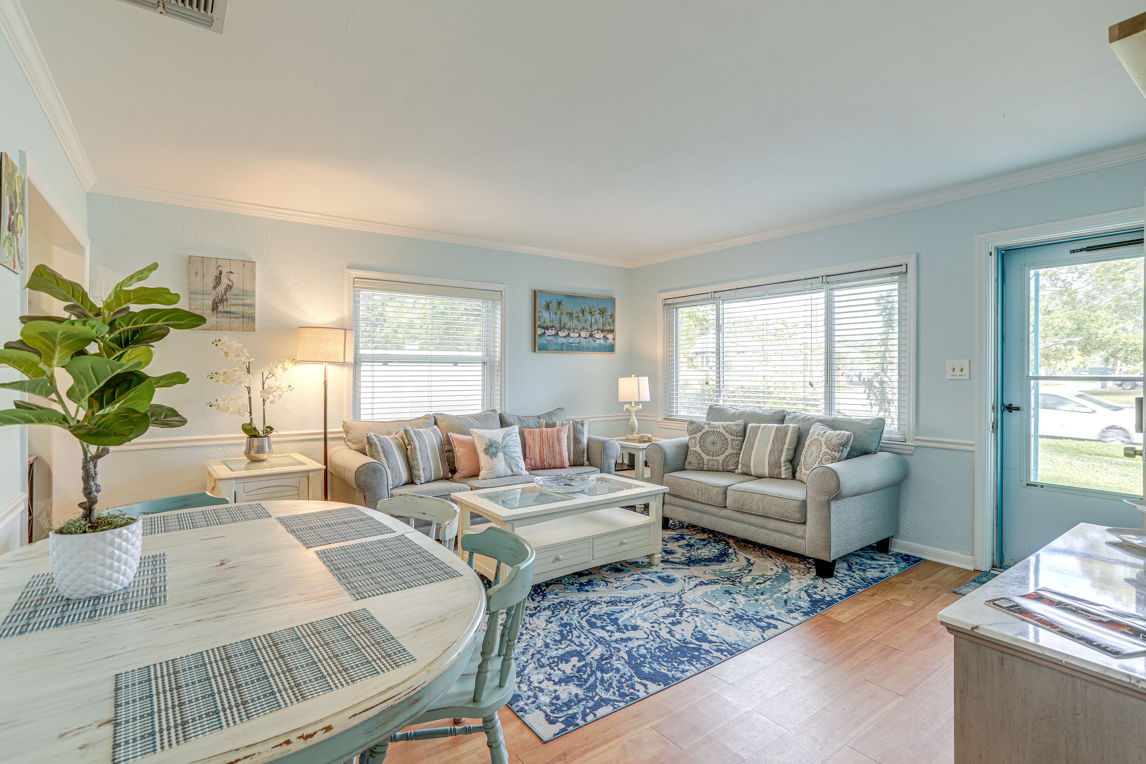 Lovely Gulfport Cottage, Walk to Beach & Town!