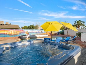 Terrace/patio - Your Home Away from Home: Pool, Monopoly, Hot Tub, Mini-Golf, BBQ, Luxury Home (Glendale)