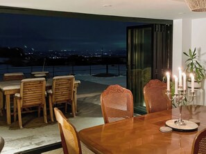 Outdoor dining - 3 bedroom accommodation in Biddulph, near Stoke-on-Trent (Biddulph, near Stoke-on-Trent)