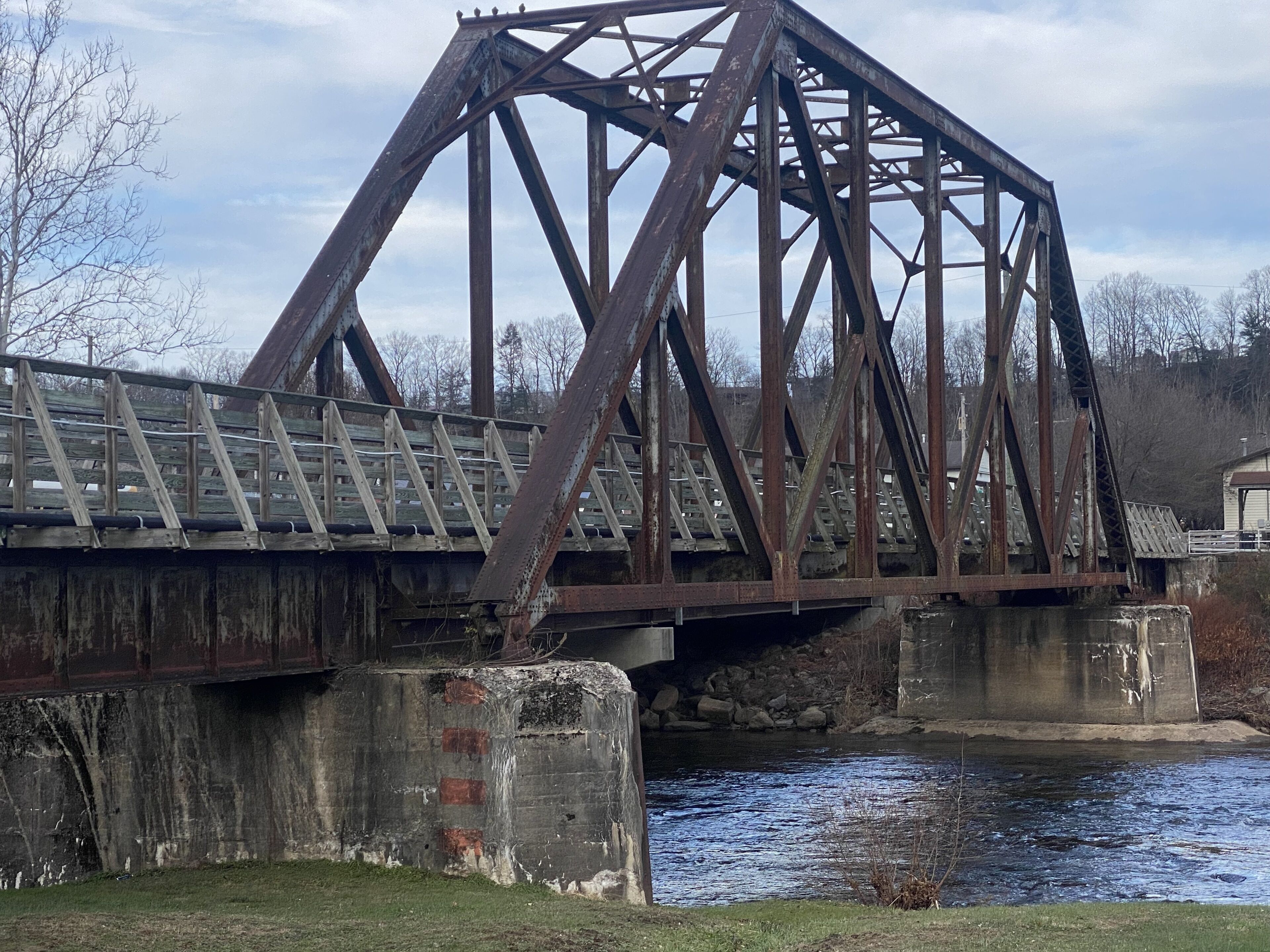 Apartment is right beside bike trail and The Shavers Fork River and coffee shop!