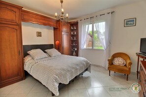 2 chambres, fer et planche à repasser