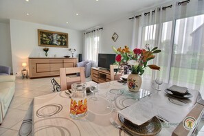 Dining - Le Rhun - Trelevern - Gîte (TRELEVERN)