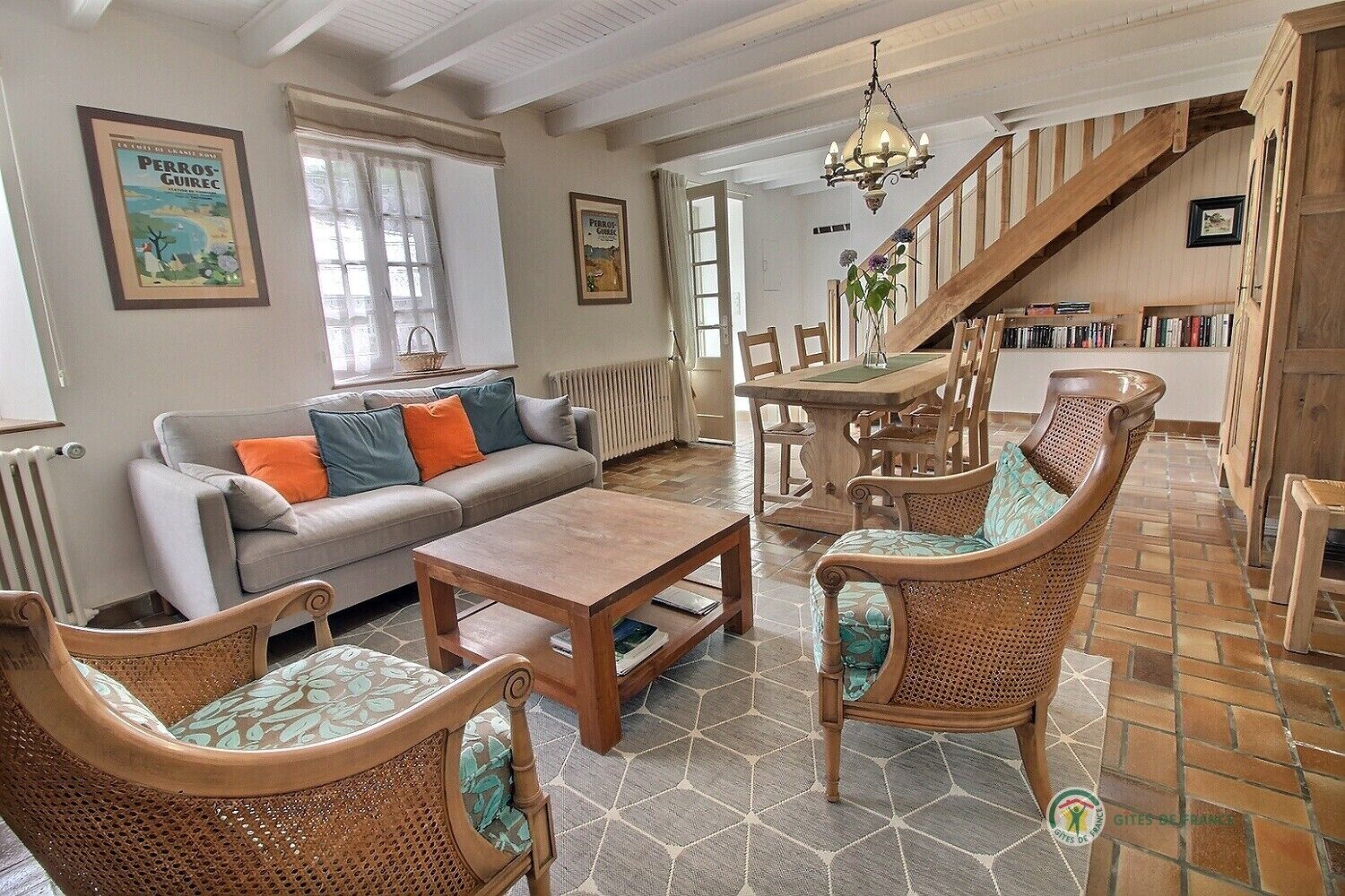 电视、壁炉、书