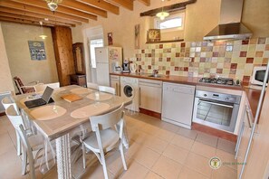 Fridge, microwave, oven, stovetop - Penn ti 2 - Langoat - Gîte (LANGOAT)