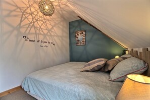 3 bedrooms, iron/ironing board, free WiFi