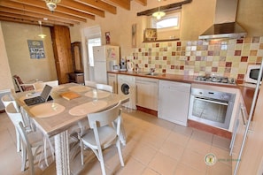 Fridge, microwave, oven, stovetop - Penn ti - Langoat - Gîte (LANGOAT)