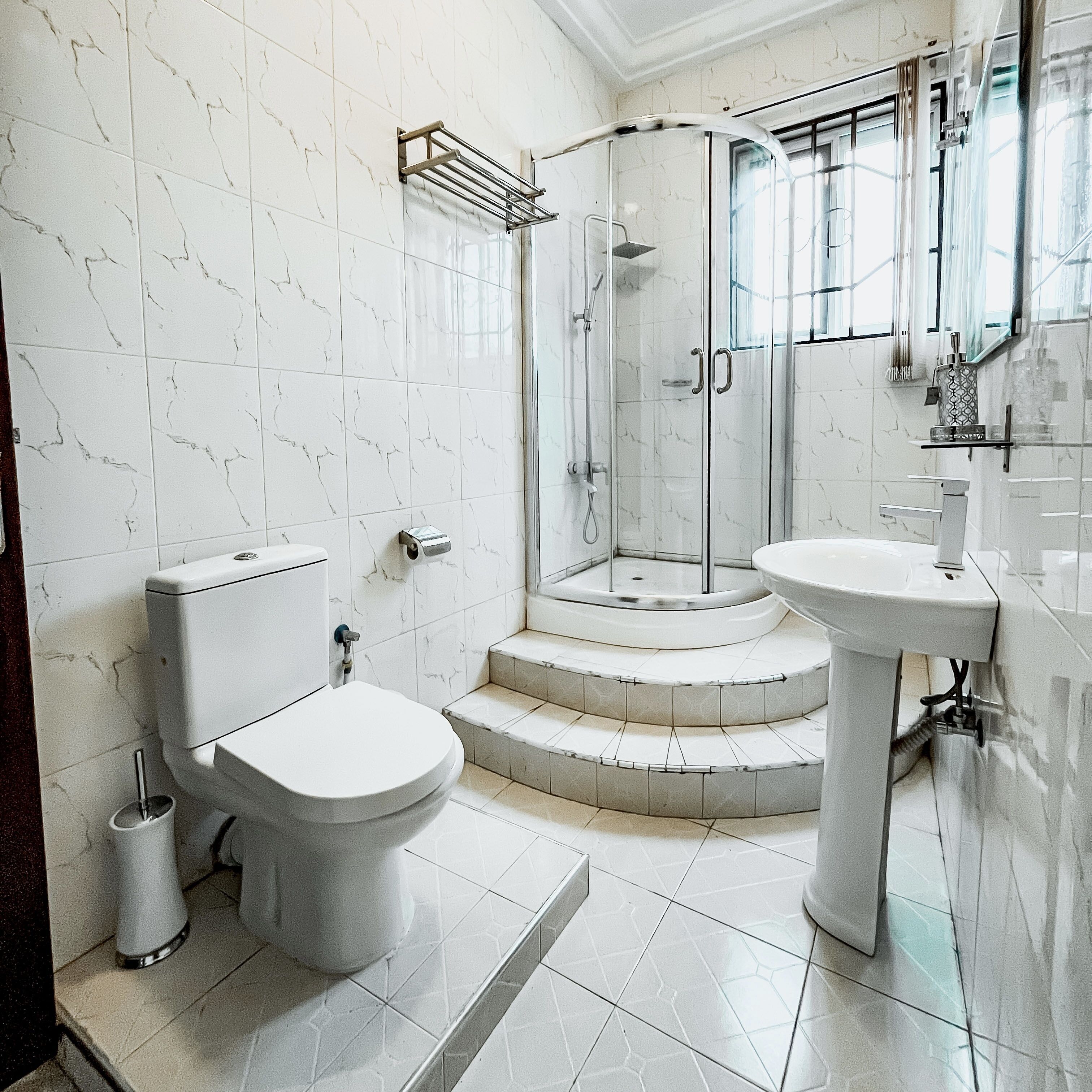 Chambre Double, 1 lit double | Salle de bain | Articles de toilette gratuits, serviettes fournies, savon, shampoing