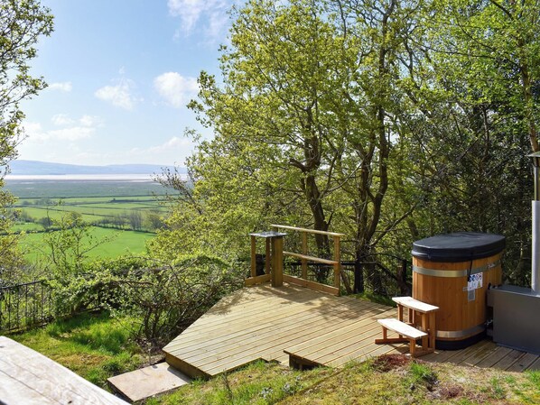 المنطقة المحيطة بالمنشأة