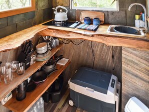 Cookware/dishes/utensils
