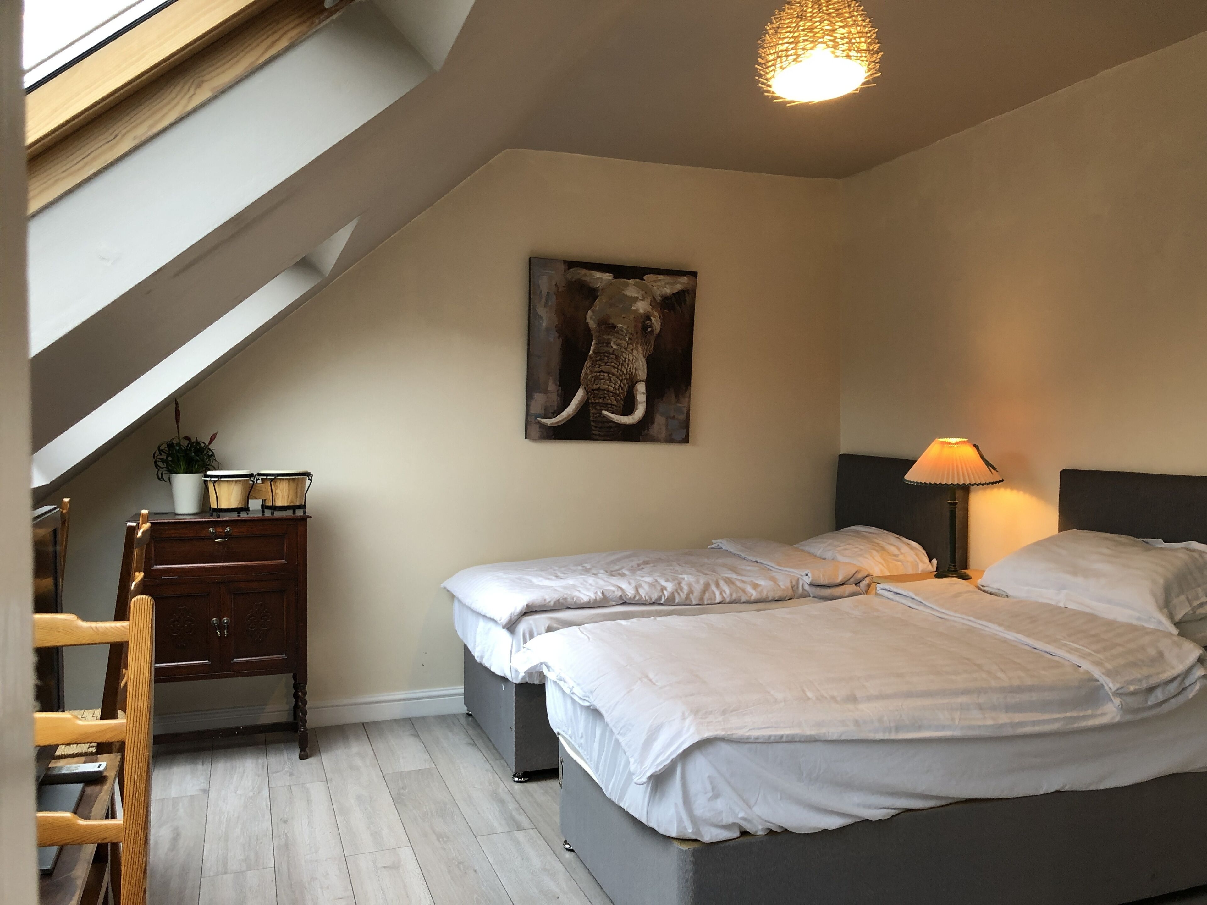 5 bedrooms, desk, iron/ironing board, WiFi