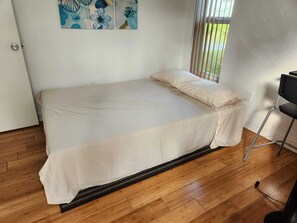 2 bedrooms, iron/ironing board, travel cot, free WiFi