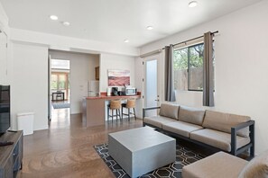 Een smart-tv en een kantoor