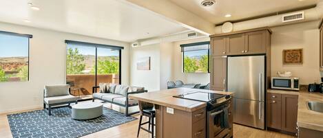 Kühlschrank, Mikrowelle, Ofen, Herdplatte