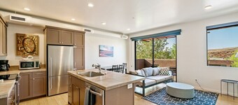 The Morning Star - 2 bed 2 bath Suite W/ Red Rock Views