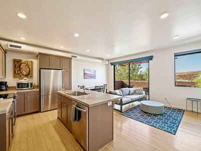 The Morning Star - 2 bed 2 bath Suite W/ Red Rock Views
