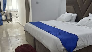 Standard Suite | 1 bedroom, desk, laptop workspace, soundproofing