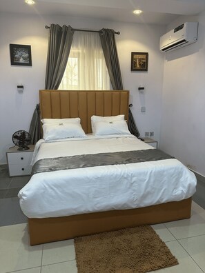 Deluxe Single Room | Desk, laptop workspace, soundproofing, free WiFi - Klulead Garden and Suites (Ijebu Ode)