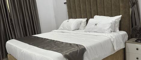 Bureau, espace de travail pour ordinateur portable