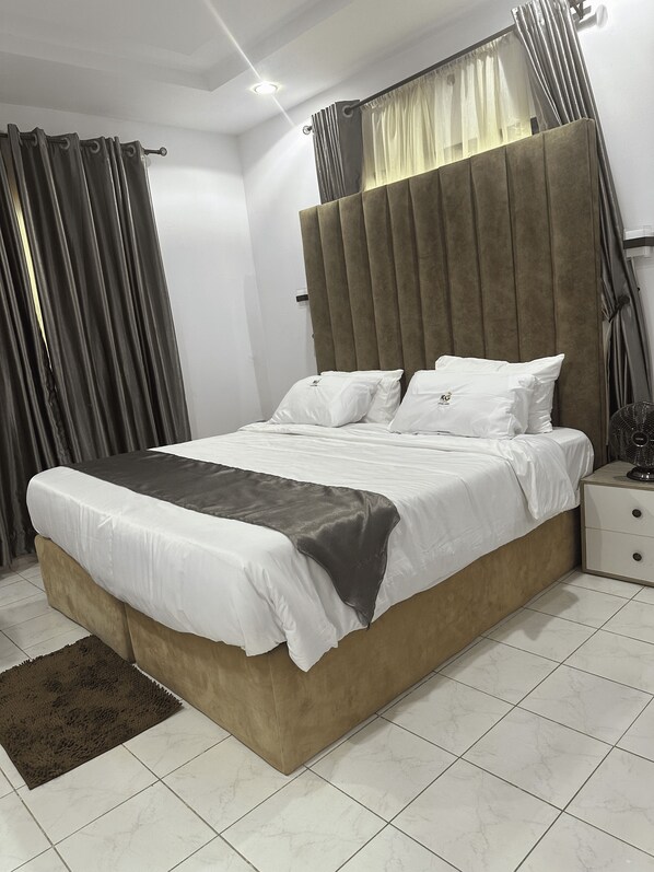 Habitación individual Deluxe | Escritorio y espacio para trabajar con un portátil