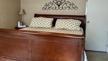 3 makuuhuonetta, silitysrauta/-lauta, Wi-Fi, vuodevaatteet