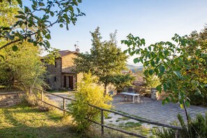 Outdoor dining - Villa Case a Cantuccio by MMega (San Giustino)