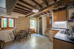 Frigorifero, forno, piano cottura, lavastoviglie
