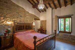 9 chambres, fer et planche Ă repasser, Wi-Fi, draps fournis