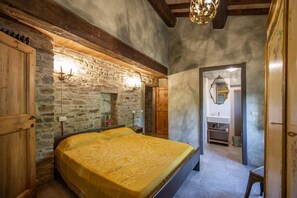 9 bedrooms, iron/ironing board, WiFi, bed sheets - Villa Case a Cantuccio by MMega (San Giustino)