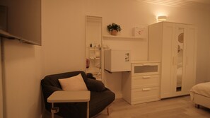 1 quarto, escrivaninha, Wi-Fi de cortesia, roupa de cama