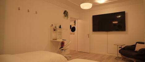 1 bedroom, desk, free WiFi, bed sheets