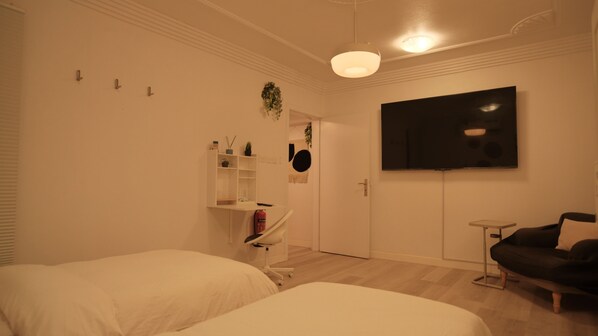 1 bedroom, desk, free WiFi, bed sheets