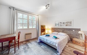 4 habitaciones y tabla de planchar con plancha 