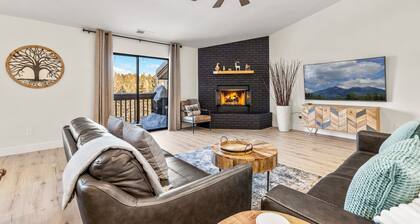 Cozy Retreat in Pines Mins/Downtown!
