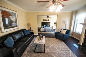 Smart-tv och eldstad