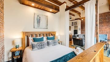 Iron/ironing board, travel crib, free WiFi, bed sheets