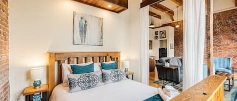 Bügeleisen/Bügelbrett, Reisekinderbett, kostenloses WLAN, Bettwäsche