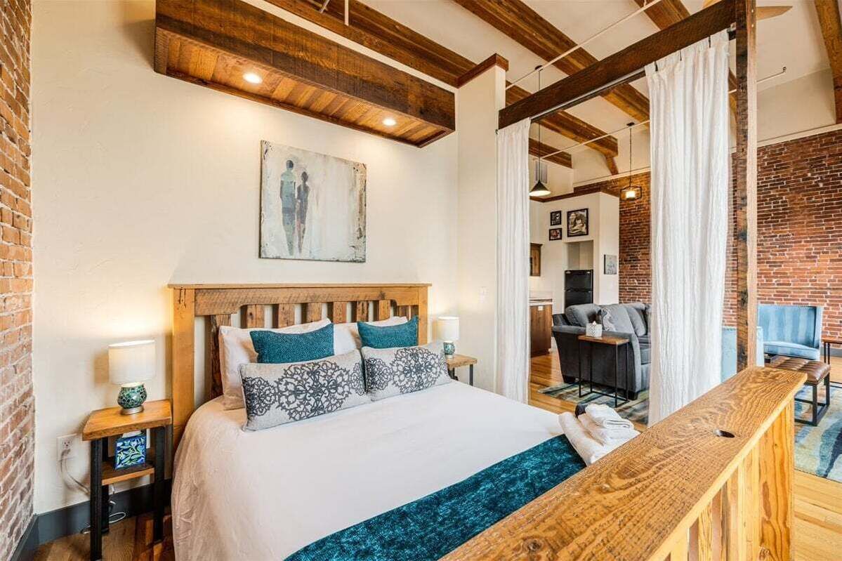 Bügeleisen/Bügelbrett, Reisekinderbett, kostenloses WLAN, Bettwäsche